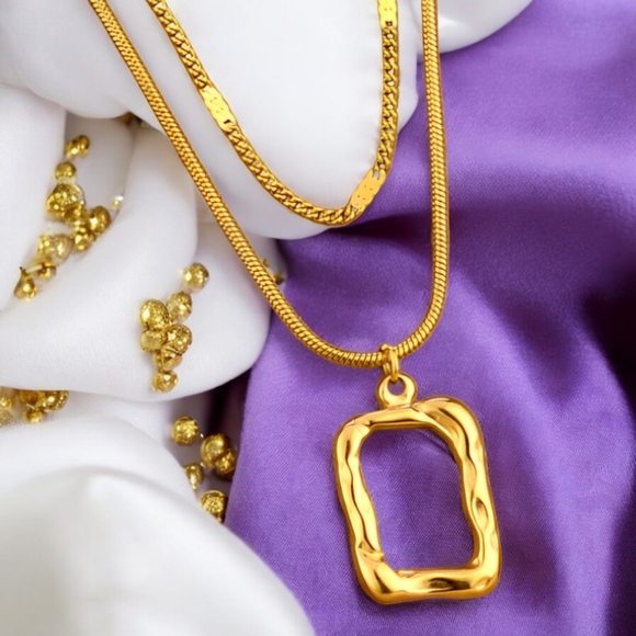 🆕️Layered 18K Gold-Plated Necklace Set with Chic Rectangle Pendant ✨ - Picture 1 of 14